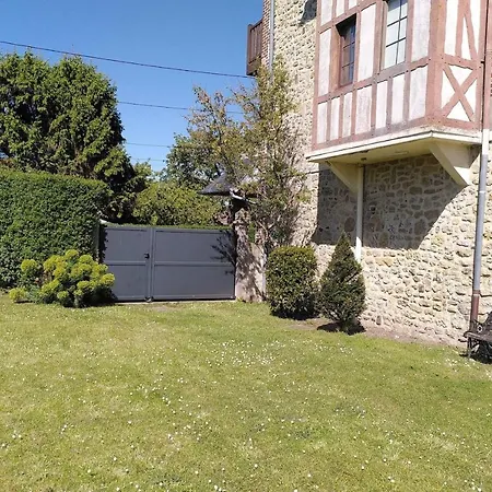 Charming Studio Near The Beach شقة *