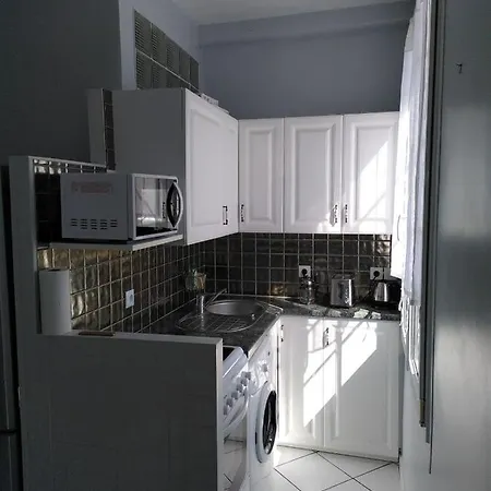 Charming Studio Near The Beach شقة *