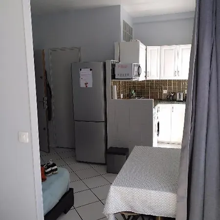 Charming Studio Near The Beach شقة *
