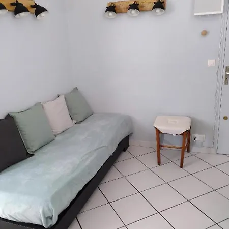 شقة Charming Studio Near The Beach
