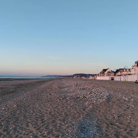 شقة Charming Studio Near The Beach *